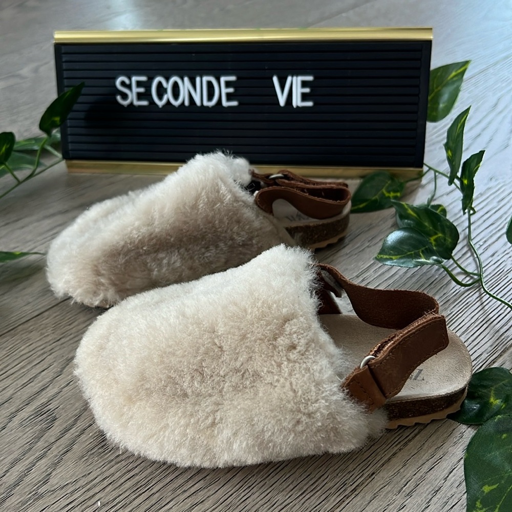 Zara Fuzzy Sherpa slippers for toddler size 25 (size US 9)